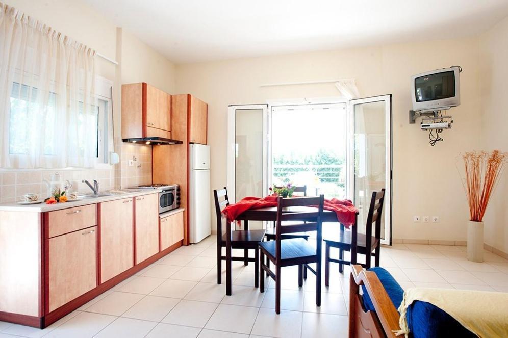 Dion Zois Apartment ฟีนีคุนตา ห้อง รูปภาพ