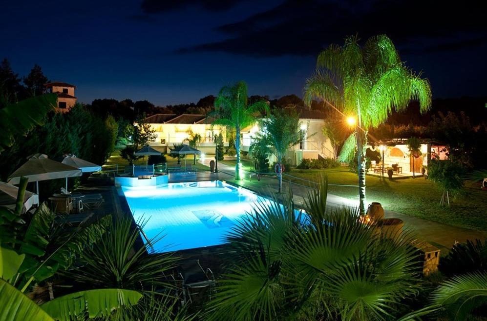 Dion Zois Apartment ฟีนีคุนตา ภายนอก รูปภาพ